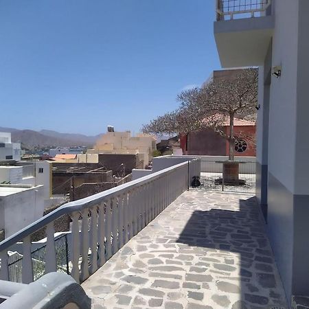 Vivenda Com Patio, No Coracao Do Mindeloヴィラ エクステリア 写真