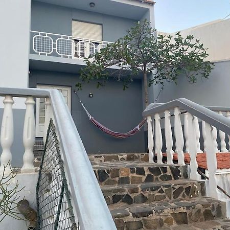 Vivenda Com Patio, No Coracao Do Mindeloヴィラ エクステリア 写真
