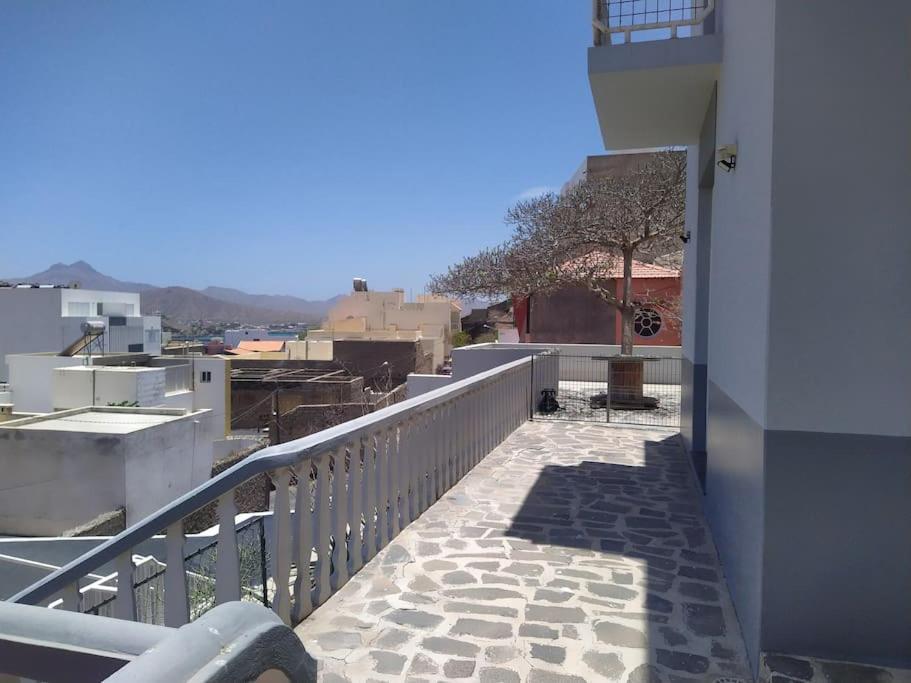 Vivenda Com Patio, No Coracao Do Mindeloヴィラ エクステリア 写真