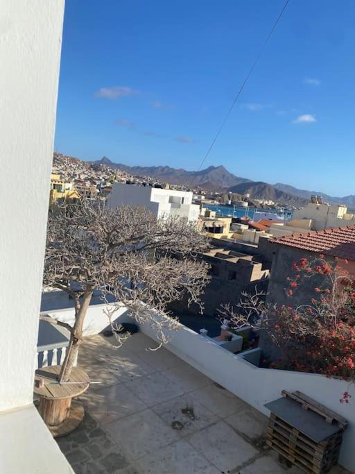 Vivenda Com Patio, No Coracao Do Mindeloヴィラ エクステリア 写真