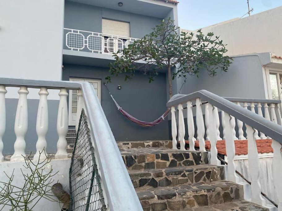 Vivenda Com Patio, No Coracao Do Mindeloヴィラ エクステリア 写真
