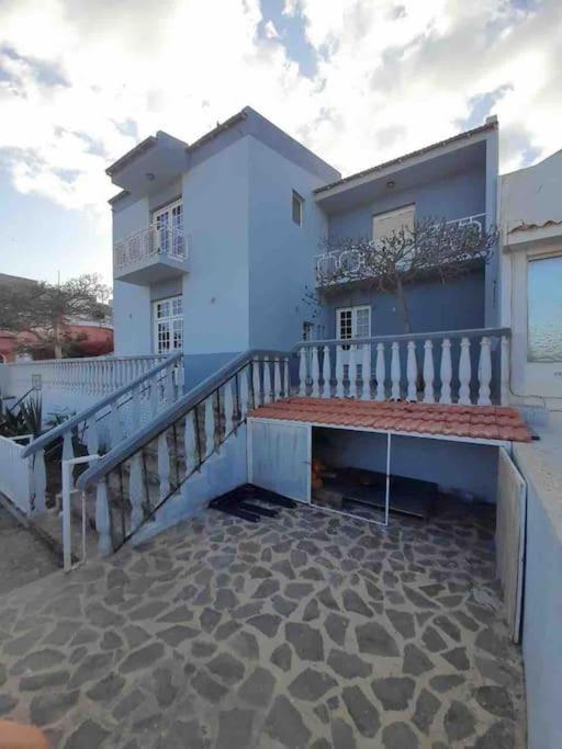 Vivenda Com Patio, No Coracao Do Mindeloヴィラ エクステリア 写真