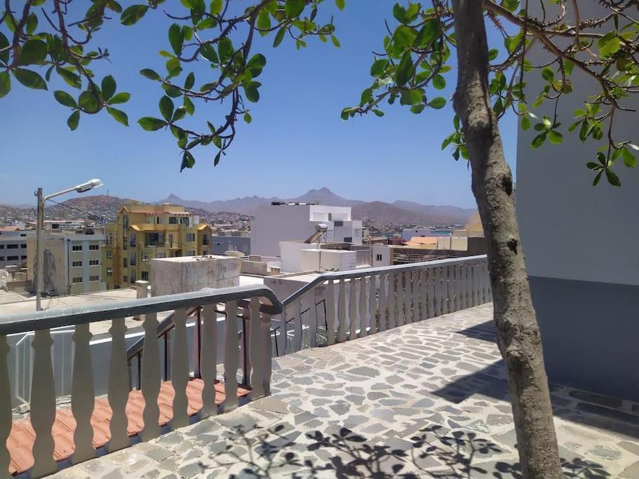 Vivenda Com Patio, No Coracao Do Mindeloヴィラ エクステリア 写真